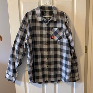 Under Armour 2XL loose fit flannel. Never worn.
